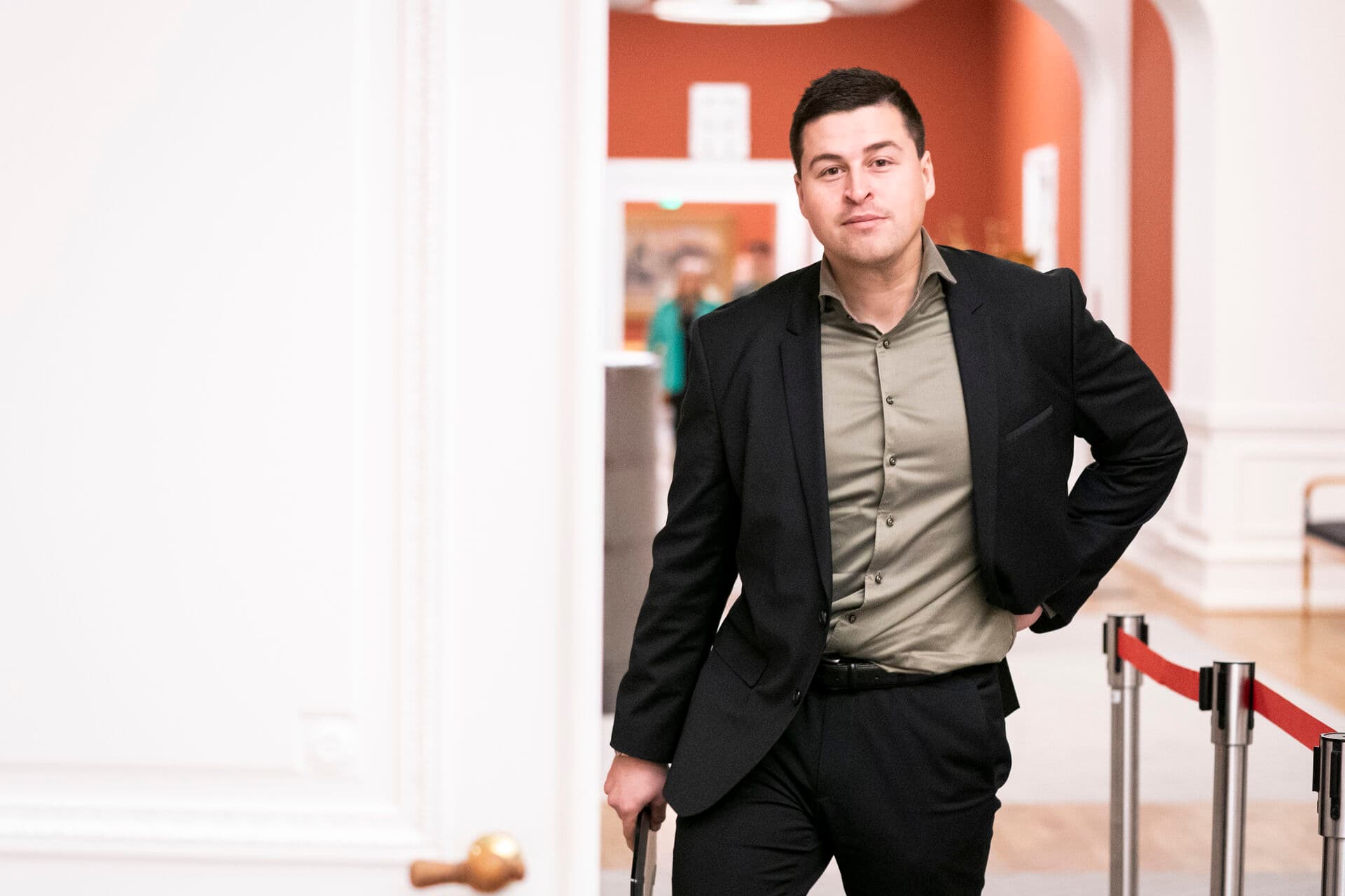 Mike Fonseca er løsgænger på Christiansborg. Tidligere var han moderat folketingsmedlem, men han røg ud, efter et forhold til en dengang 15-årig pige kom frem. 