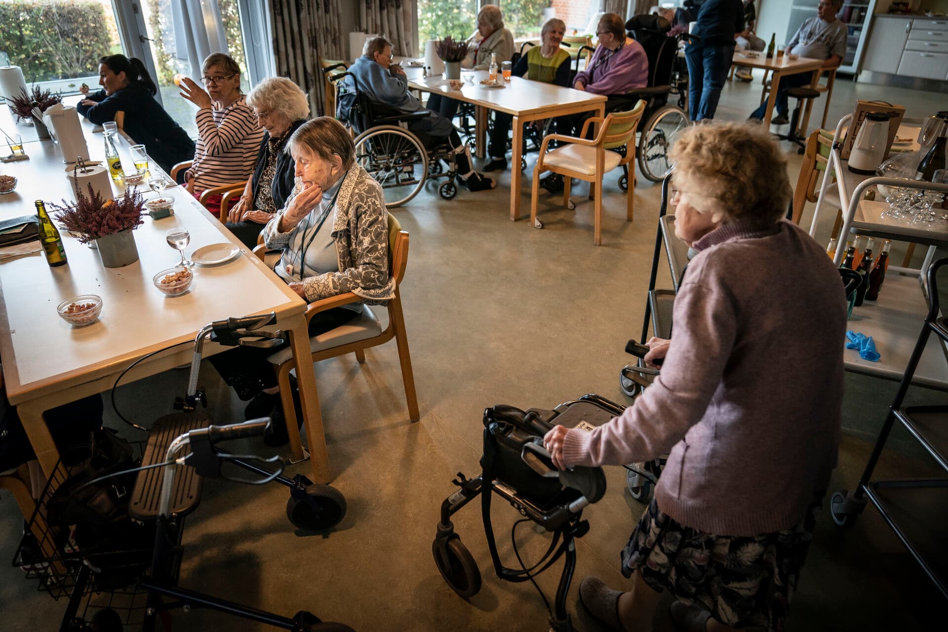 Ældre Sagen ser en stigning i sager om omsorgssvigt. De håber, at de nye ældretilsyn kan løfte kvaliteten landet over - bl.a. ved at slå med tilsynshammeren.