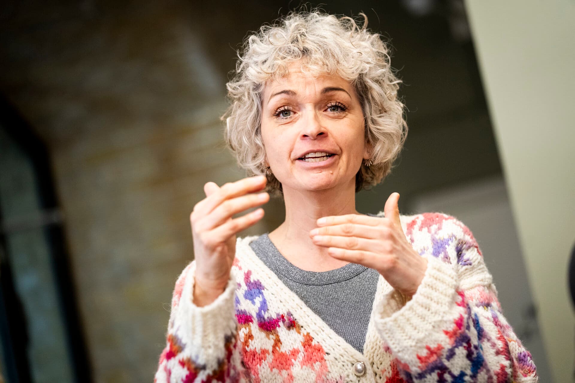 Hvis de politiske indsatser skal gøre en reel forskel i børnenes hverdag, skal der afsættes midler til flere sundhedsplejersker ude på skolerne. Det er den faggruppe, der kan binde indsatserne sammen og forebygge tidligt. Det er også den faggruppe, der møder alle børn, og som har de rette kompetencer til at indgå i nysgerrig dialog med barnet, skriver Dorthe Boe Danbjørg.