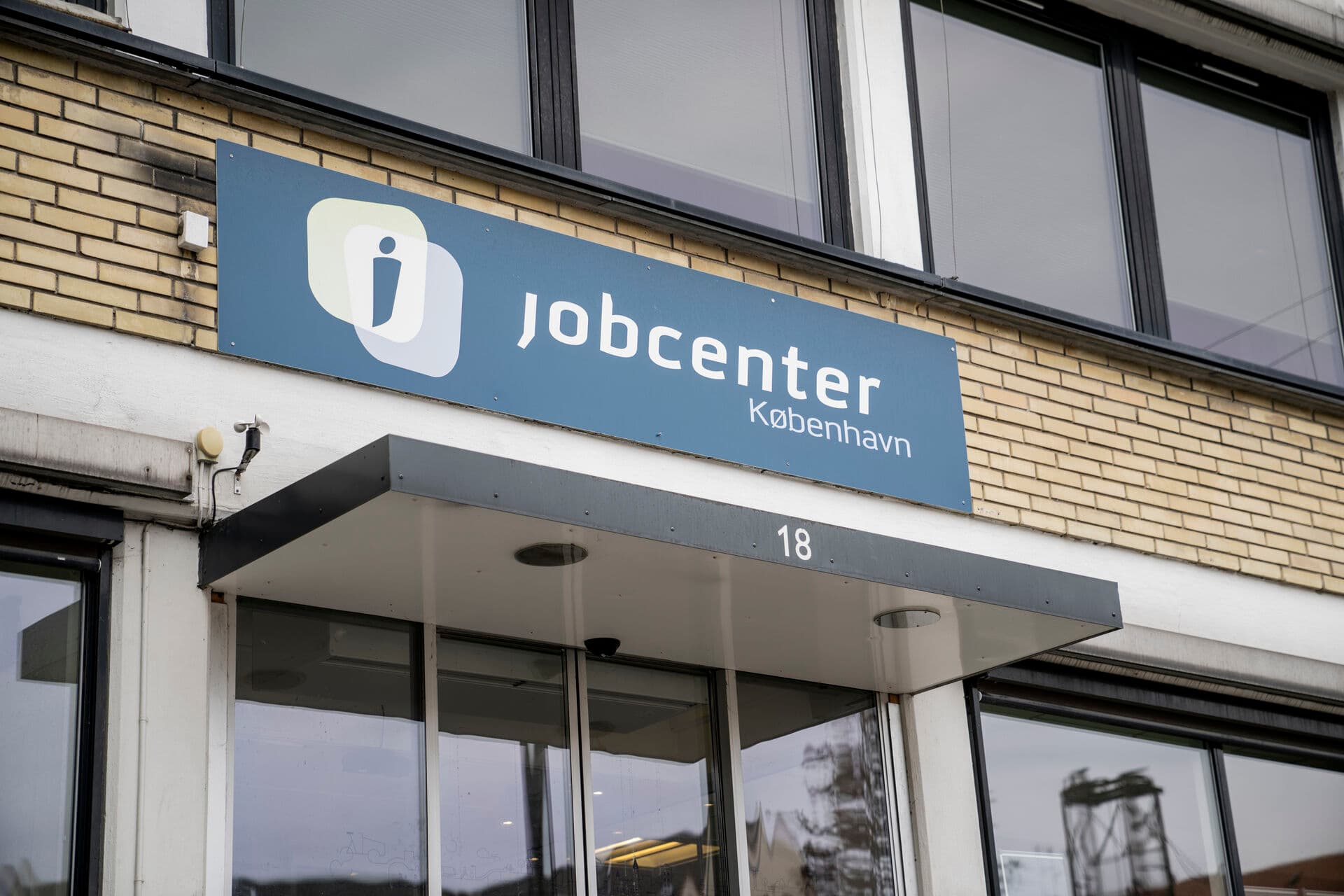 Københavns Kommune har man valgt at beholde navnet Jobcenter København, blandt andet fordi det vil koste et millionbeløb at skifte skilte og materialer ud med et nyt logo.