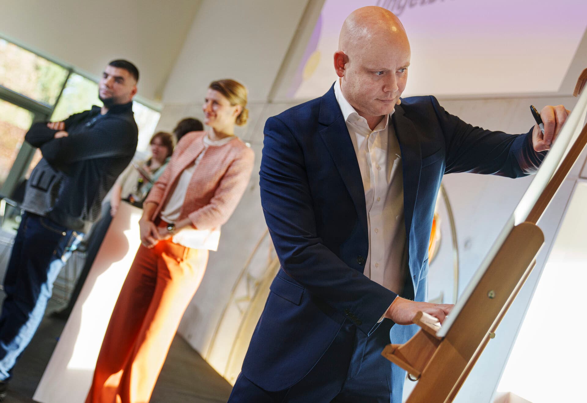 Kulturminister Jakob Engel-Schmidt (M) og Beskæftigelsesminister Ane Halsboe-Jørgensen (S) under topmøde om Ungeløftet hvor politikere, virksomheder, civilsamfundet, arbejdsmarkedets parter og en række unge deltog på Marienborg tilbage i januar sidste år. 