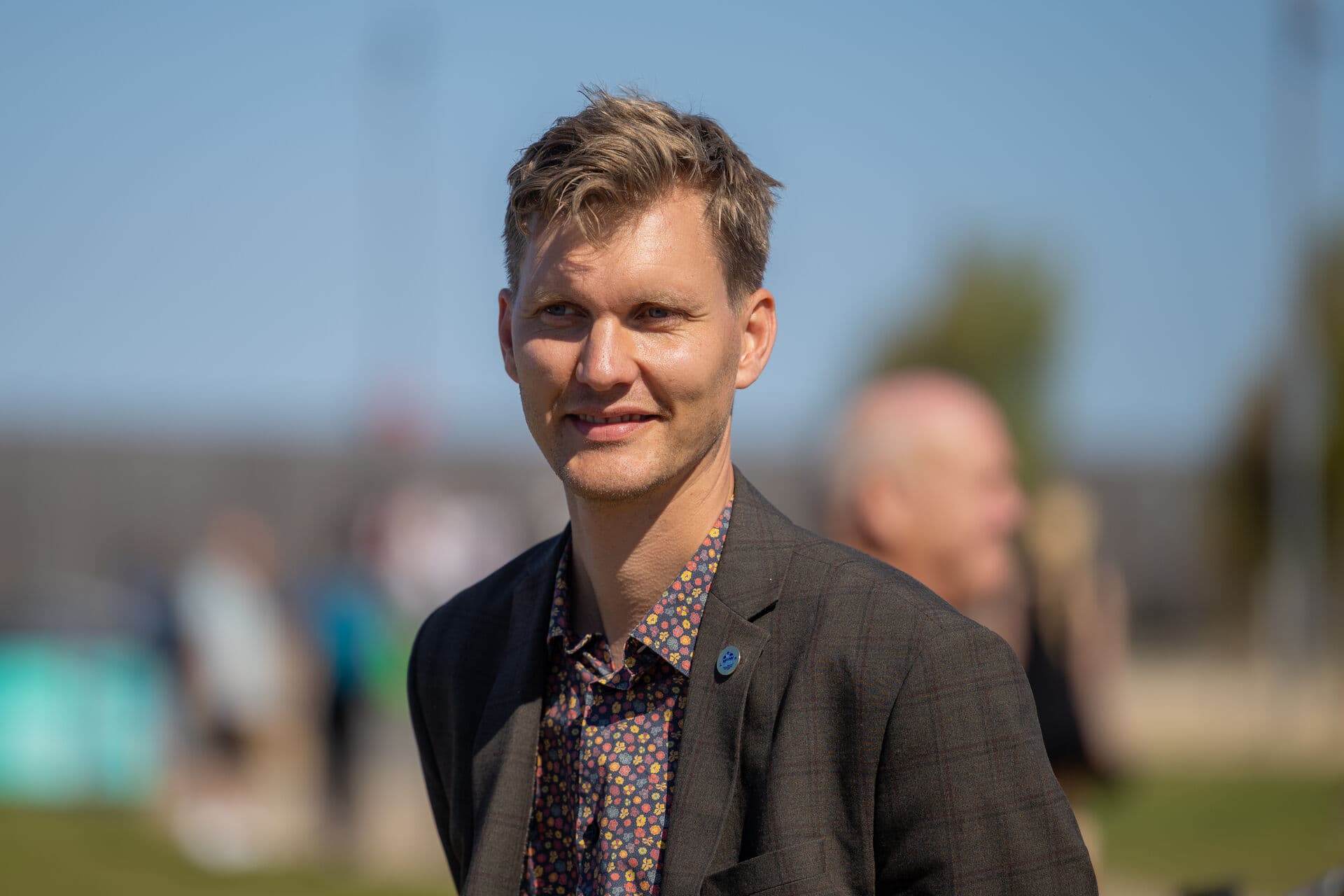 Han var under massivt pres i tre dramatiske timer, hvor blå blok og Jes Lunde (R) udfordrede ham på borgmestertaburetten. Men trods det psykiske pres, som inkluderede risikoen for at tabe Aalborgs 100-års borgmester-jubilæum, tager han gerne kampen en anden gang.  