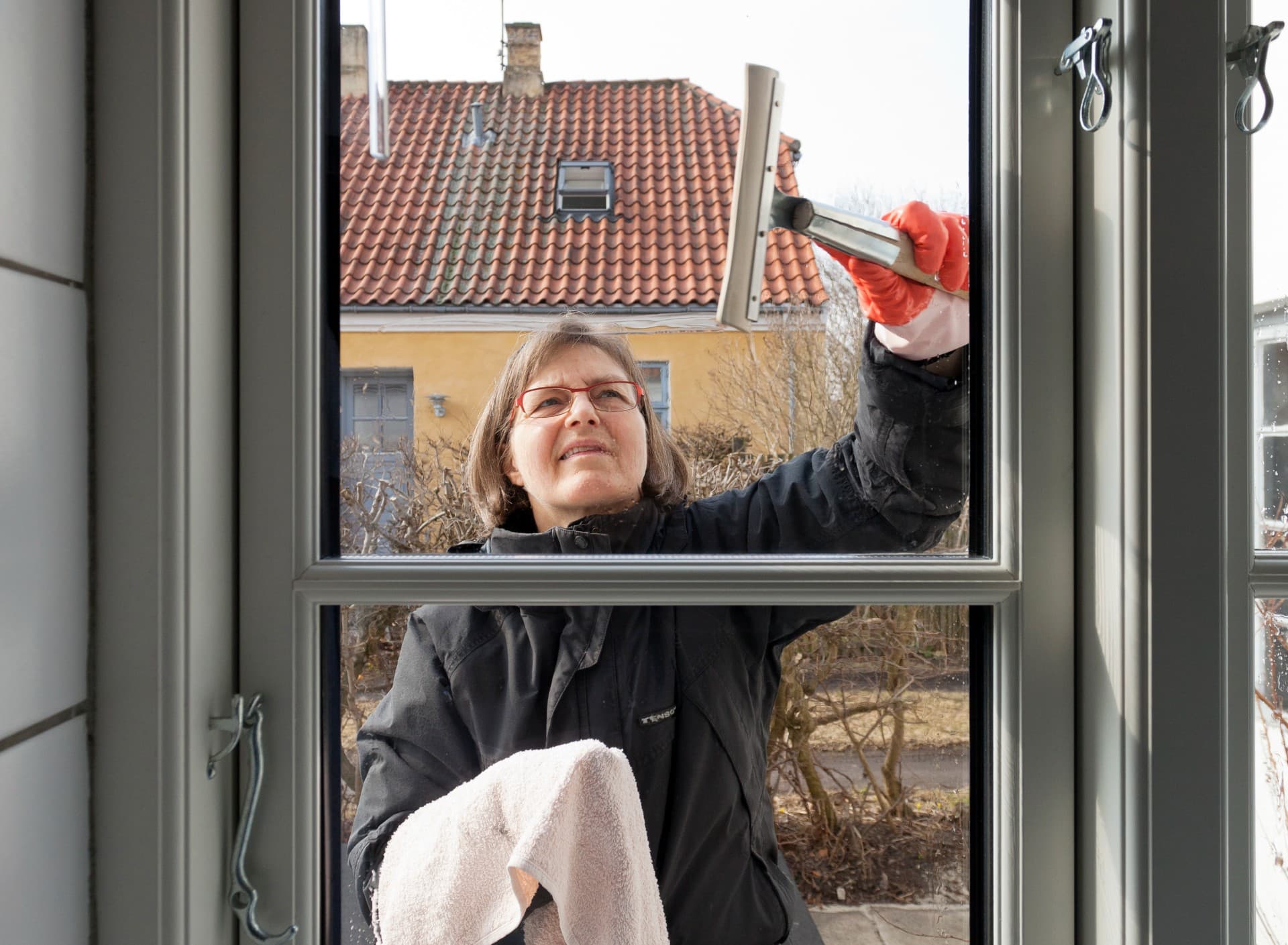 I Vejen Kommune har man af hensyn til borgerne indgået kontrakt med en tidligere fritvalgsleverandør, om at blive underleverandør til kommunen, så de kan fortsætte med at tilkøbe ekstra ydelser af den leverandør, de kender. I Tønder, har man fået besked om, at det er ulovligt.