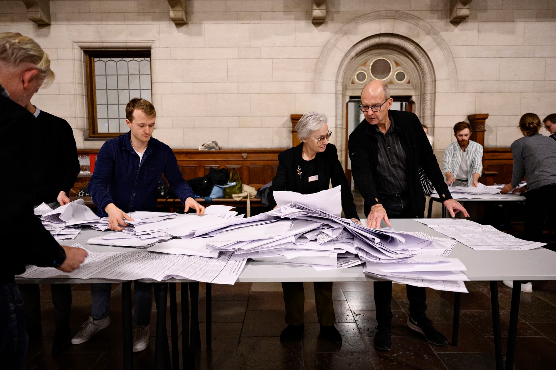 Mandag var sidste frist for partierne for at indlevere kandidatlister til kommunalvalget. Tirsdag stod det klart, at i alt 9290 kandidater stiller op.