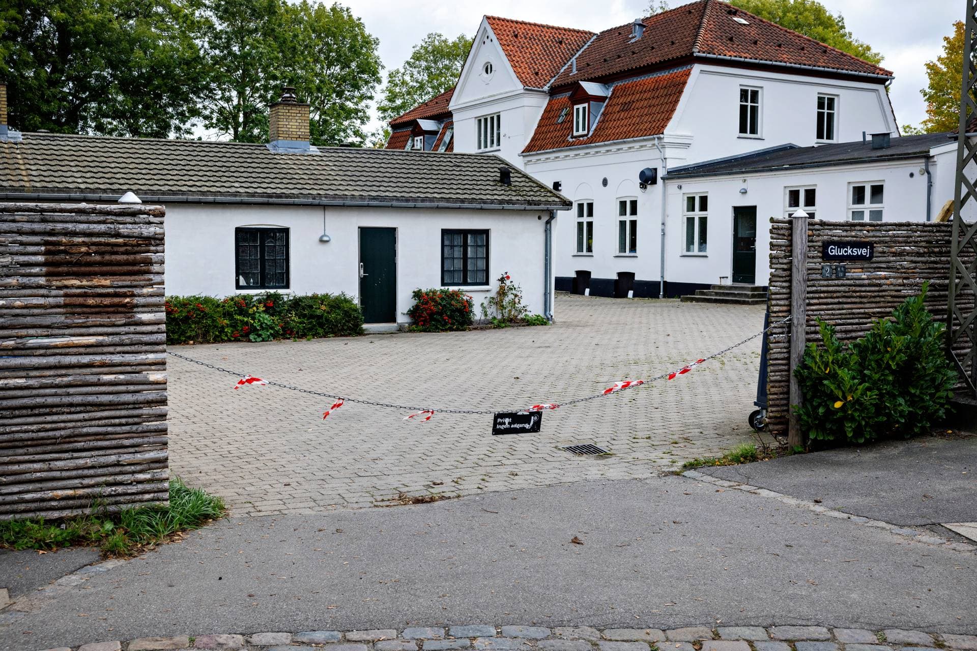 “Vi har ikke løftet vores opgave godt nok på Villa Frederik. Det ansvar tager vi på os, og derfor skal vi også lære af de fejl, der skete, lyder det i et skriftligt svar fra administrerende direktør i socialforvaltningen Katrine Ring.