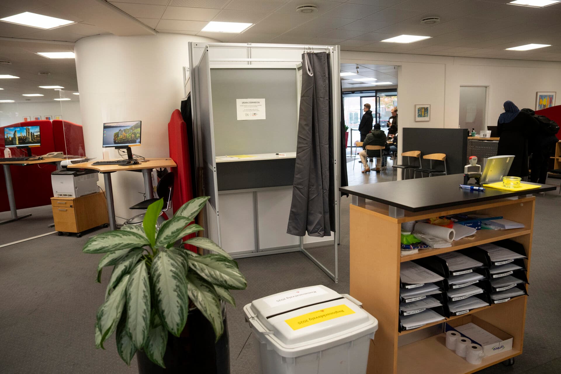 Valgkampen er i fuld gang, og kommunerne har facilitereret brevafstemning op til KV25 og RV25. Signe Færch vil gerne have kandidaterne til at  huske socialrådgiverne i valgkampen.