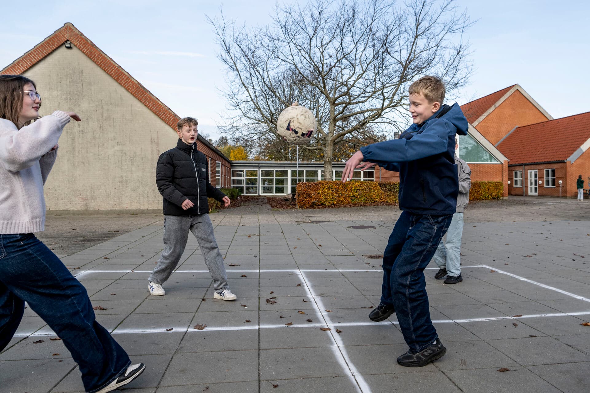 Det er i skolen, vi danner og uddanner fremtidens generationer. Og når de smukke unge mennesker afslutter folkeskolen og bevæger sig videre ud i livet, skal det være med de bedst mulige forudsætninger, skriver Gordon Ørskov Madsen.