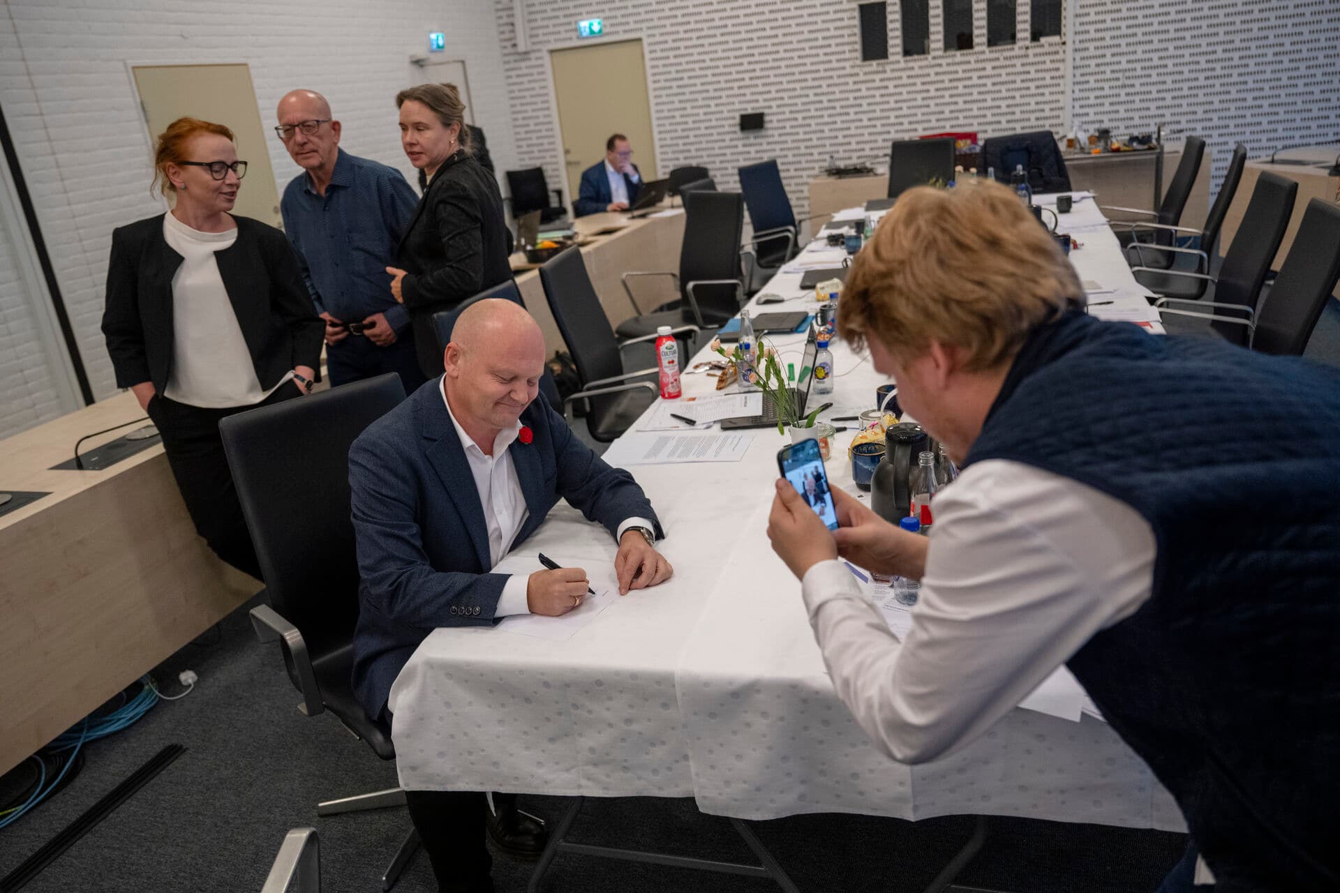 Når stemmerne er talt op og posterne fordelt, er der ikke så meget tilbage at slås om. I hvert fald ikke i regionsrådene, hvor ideologiske og partipolitiske forskelle ifølge eksperter fylder mindre end i landspolitik. Men der skal stadig udøves politik, lyder det.