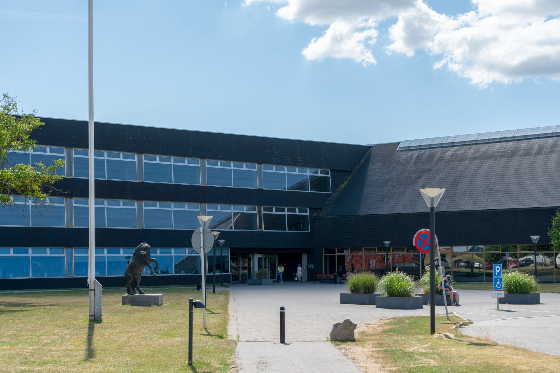 Heldigvis er udviklingsmuligheder, gode kollegaer samt meningsfulde opgaver, hvor der gøres en forskel for borgerne, langt den stærkeste motivation for medarbejderne i det kommunale Danmark, skriver Rune Hagel Andersen.